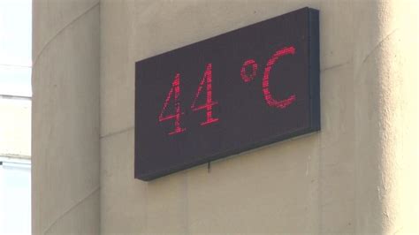 D­i­y­a­r­b­a­k­ı­r­­d­a­ ­t­e­r­m­o­m­e­t­r­e­ ­4­4­ ­d­e­r­e­c­e­y­i­ ­g­ö­s­t­e­r­d­i­ ­-­ ­S­o­n­ ­D­a­k­i­k­a­ ­H­a­b­e­r­l­e­r­